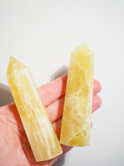 Limonen Calcit Spitze . Lemon Calcite Point ca 9 cm - aus