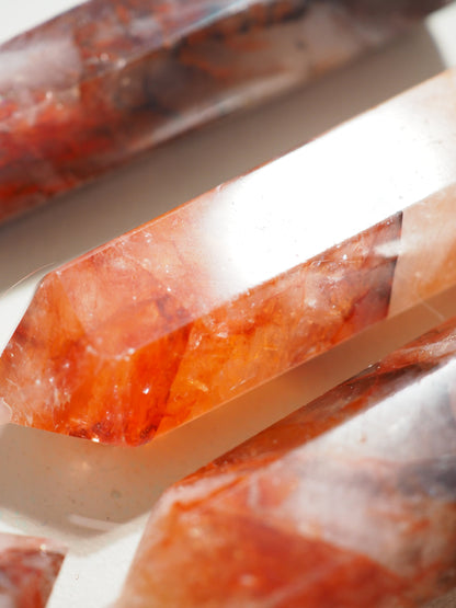 Feuer Quarz . Hämatoid Quarz . Fire Quartz Points ca 9cm - aus China Hand carved High Quality