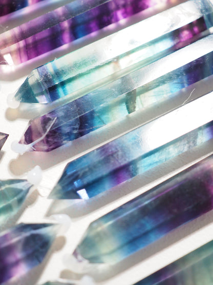 Regenbogen Fluorit Spitze . Rainbow Fluorite Point ca 8.5 -10 cm - aus China HIGH QUALITY