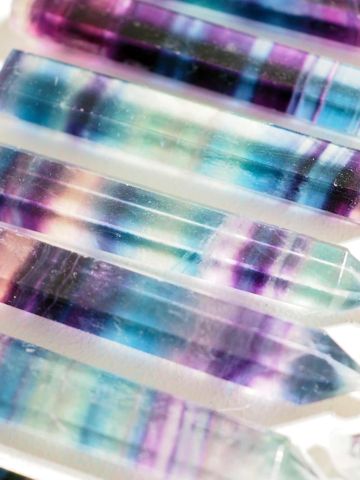 Regenbogen Fluorit Spitze . Rainbow Fluorite Point ca 8.5 -10 cm - aus China HIGH QUALITY