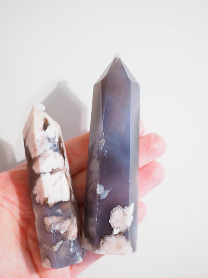 Schwarze Blumen Achat Spitze . Black Floweragate Point ca. 9-10cm - aus Madagascar RARE