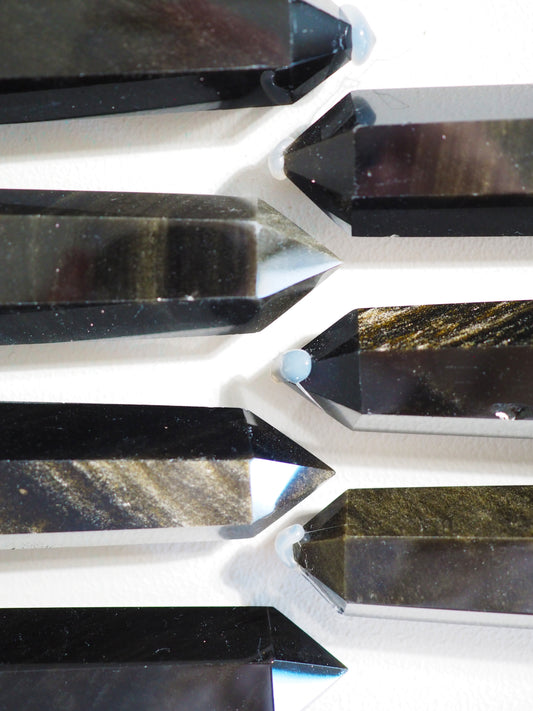 Schwarzer Obsidian mit Gold Schimmer Spitze. Gold Sheen Obsidian Point ca  8-9 cm - aus Mexico HIGH QUALITY