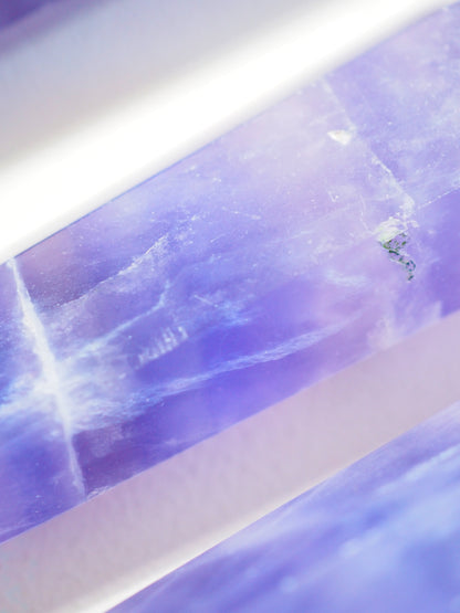 Indigo Fluorit Spitze . Indigo Fluorite Point ca 8-9 cm - aus China