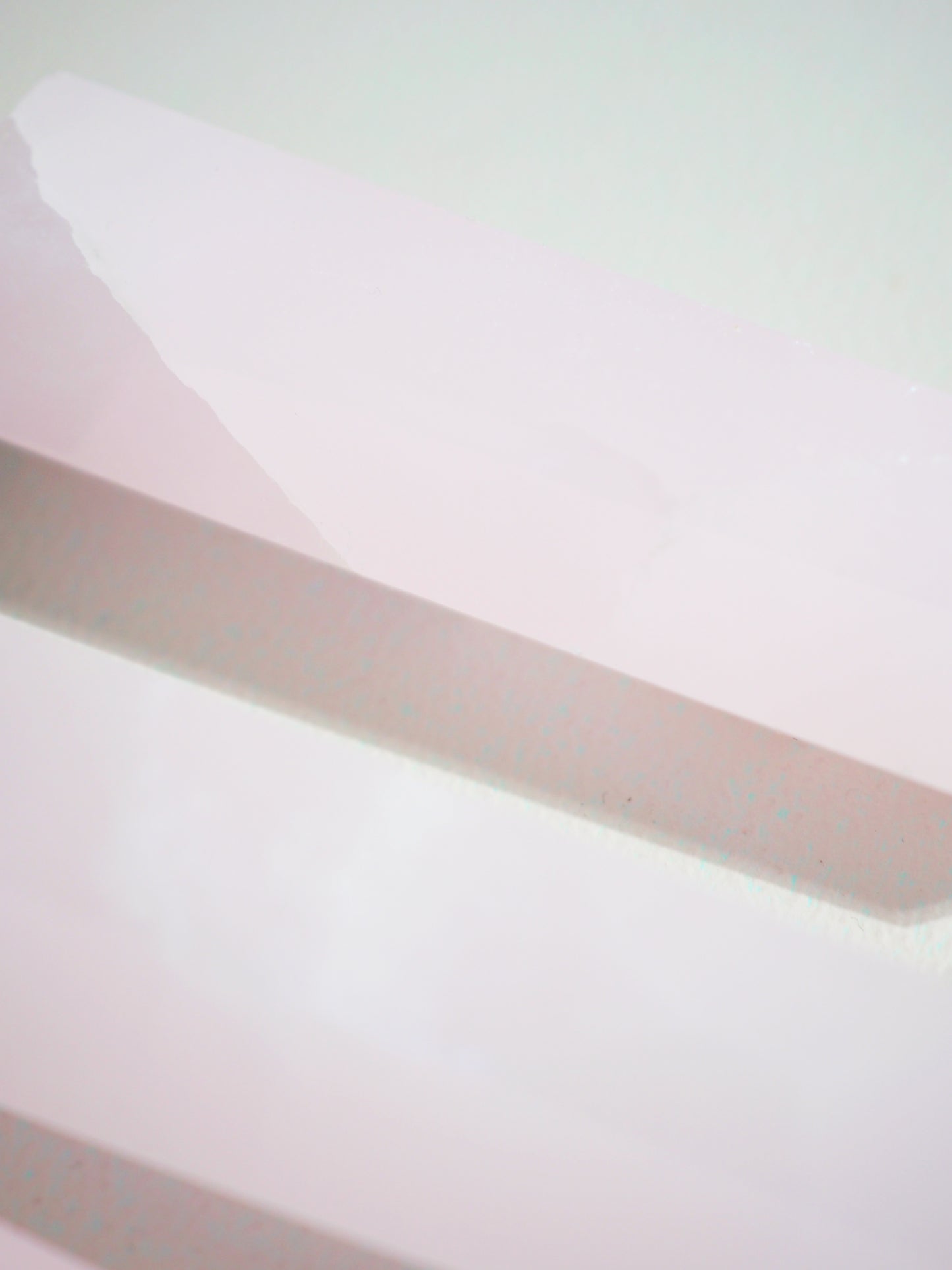Mangano  Pinker Calcit Spitze / Pink Calcite Point ca. 8-9 cm - Handcarving UV REAKTIV