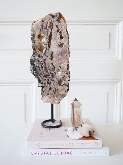 Pink Amethyst auf Ständer . Pink Amethyst on Stand ca. 34 cm [51] - aus Patagonien
