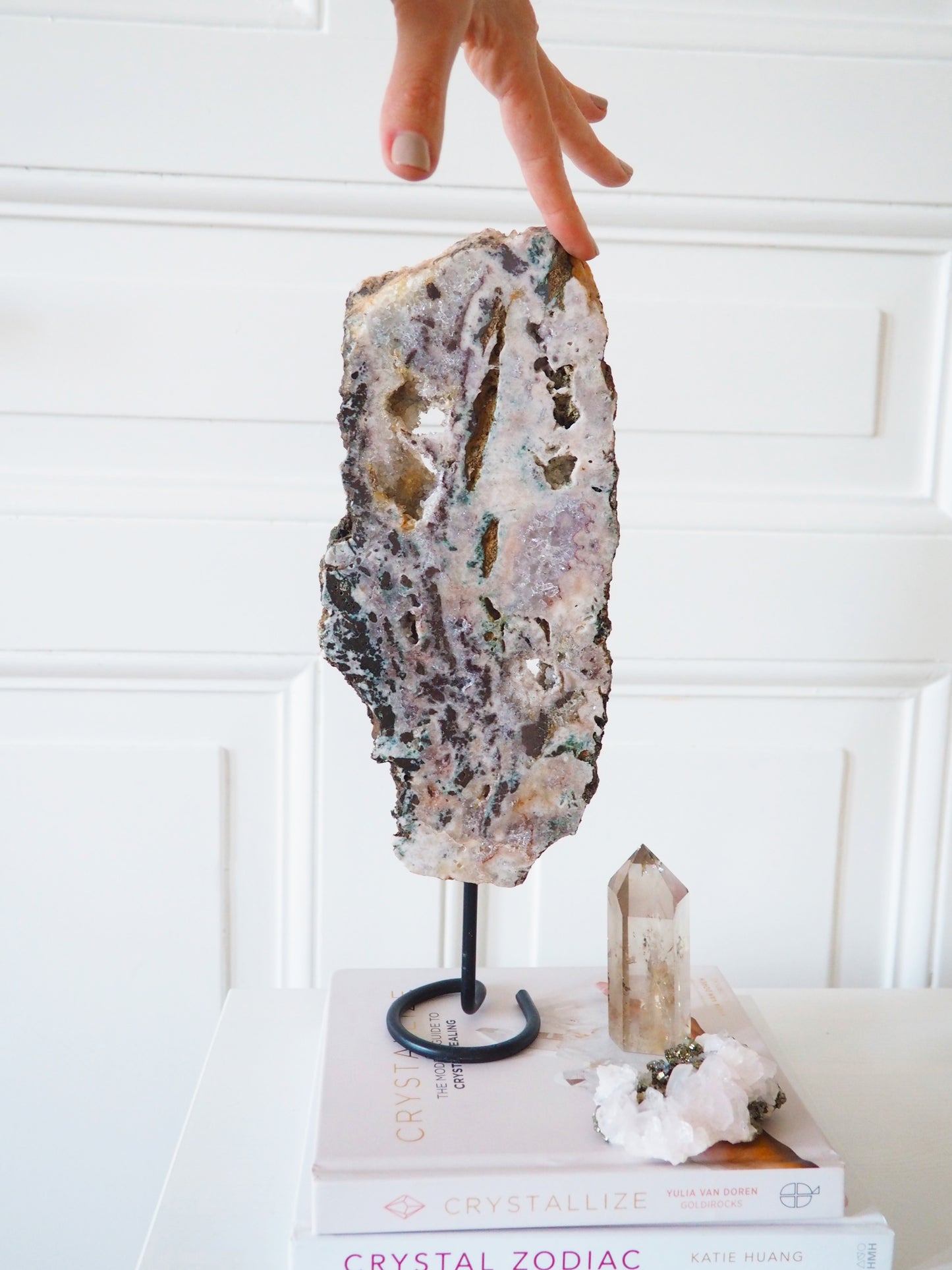 Pink Amethyst auf Ständer . Pink Amethyst on Stand ca. 34 cm [51] - aus Patagonien