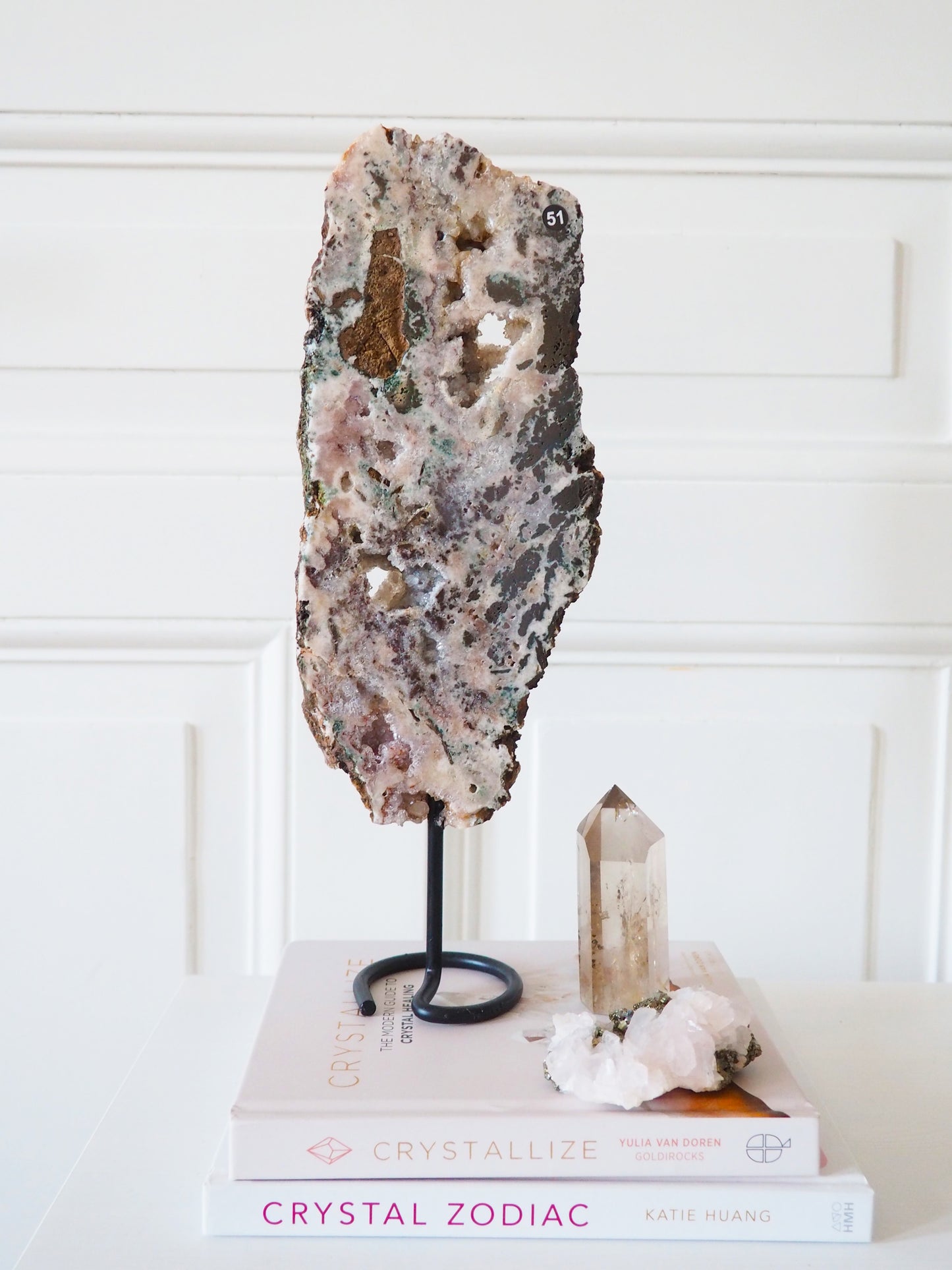 Pink Amethyst auf Ständer . Pink Amethyst on Stand ca. 34 cm [51] - aus Patagonien