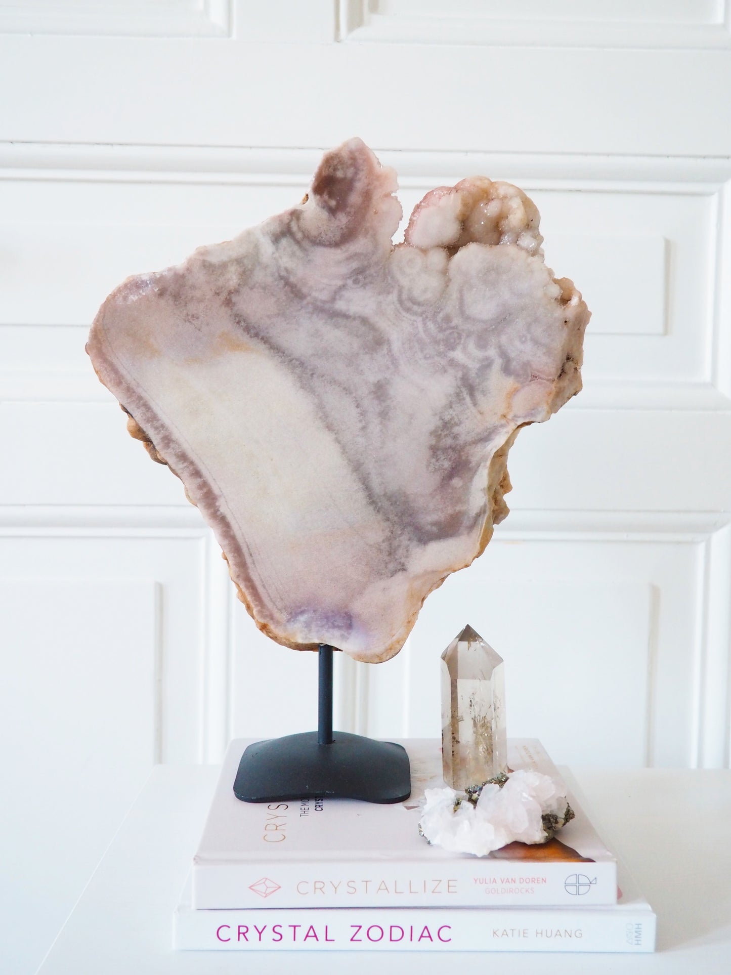 Pink Amethyst auf Ständer . Pink Amethyst on Stand ca. 34 cm  [55] - aus Patagonien