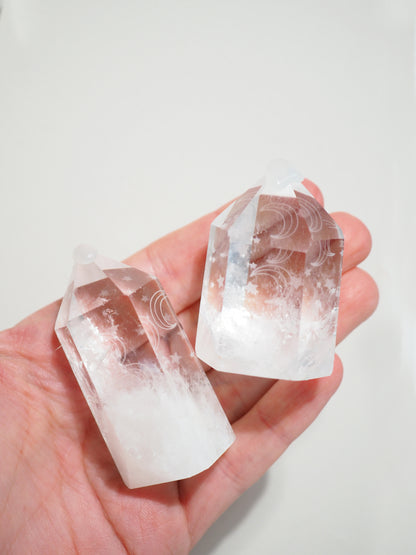 Mond & Sterne Bergkristall Spitze . Moon & Star Point 4-6 cm - aus China