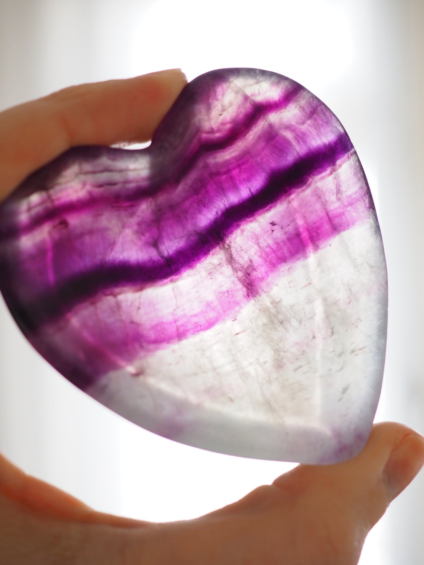 Regenbogen Fluorit Herz Schale Schmuckschale . Rainbow Fluorite Mini Heart Bowl ca. 7 cm - aus China Handcarved HIGH QUALITY