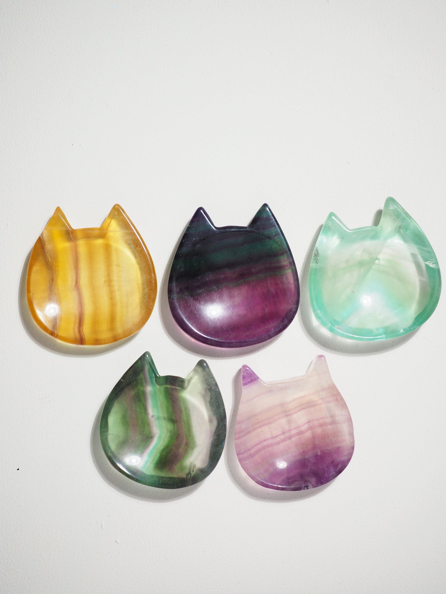 Regenbogen Fluorit Katze Schale Schmuckschale . Rainbow Fluorite Cat Bowl ca. 7 cm - aus China Handcarved HIGH QUALITY