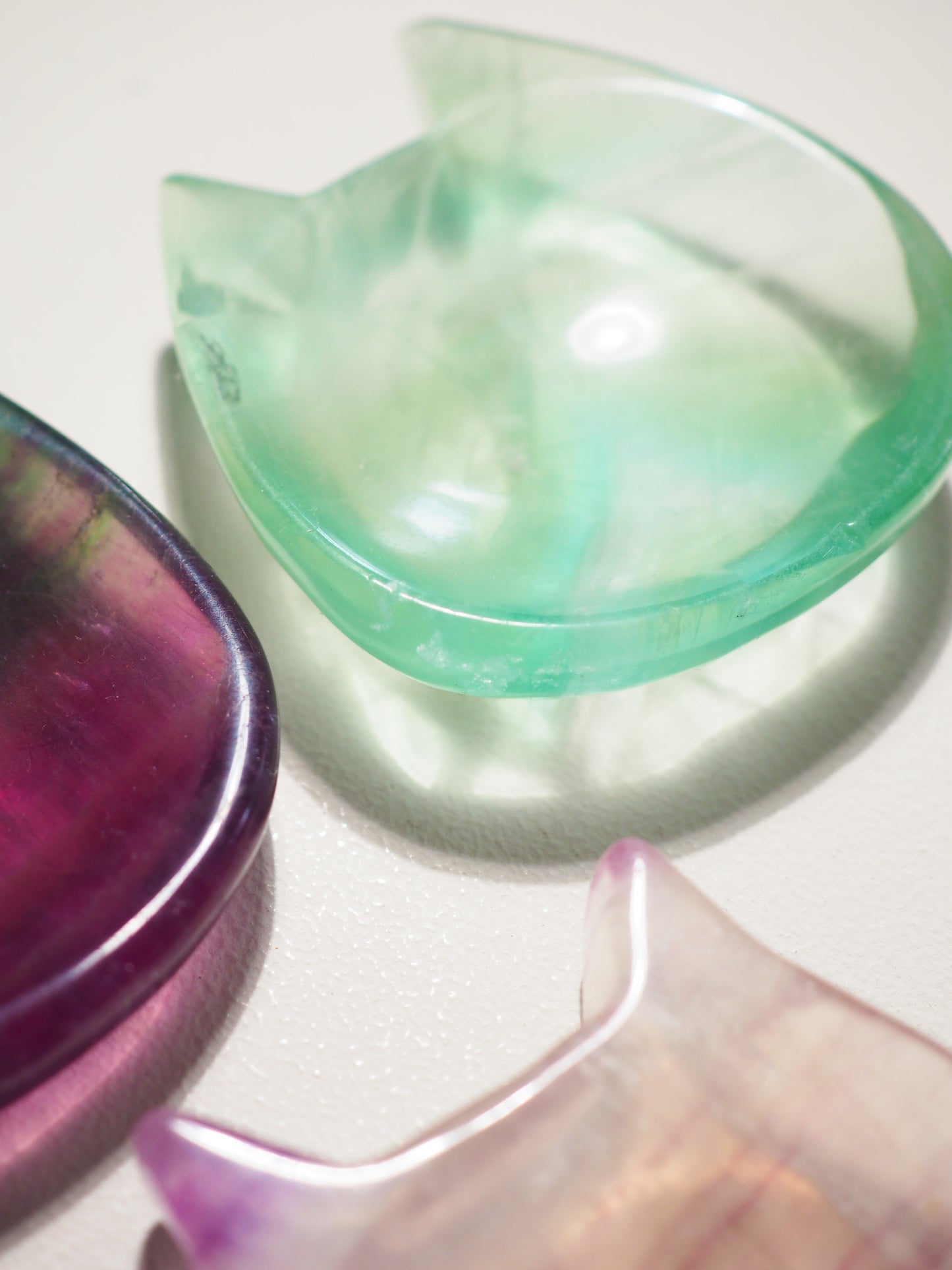 Regenbogen Fluorit Katze Schale Schmuckschale . Rainbow Fluorite Cat Bowl ca. 7 cm - aus China Handcarved HIGH QUALITY