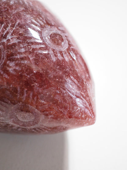 Erdbeerquarz . Roter Aventurin Erdbeere . Strawberry Quartz Strawberry ca. 10 cm  500g. aus Indien Hand Carved
