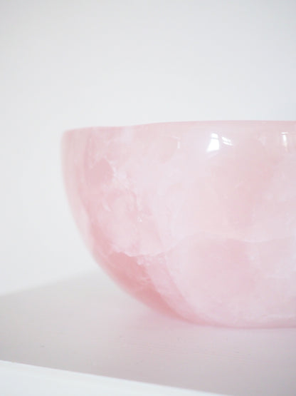 Rosenquarz Runde Schale / Rosequartz round Bowl 2.5 Kg  16 cm-  Handcarved - aus Madagascar