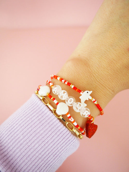 Armbandset Rot mit Glitzereherz und Mushceln. Aus Glasperlen