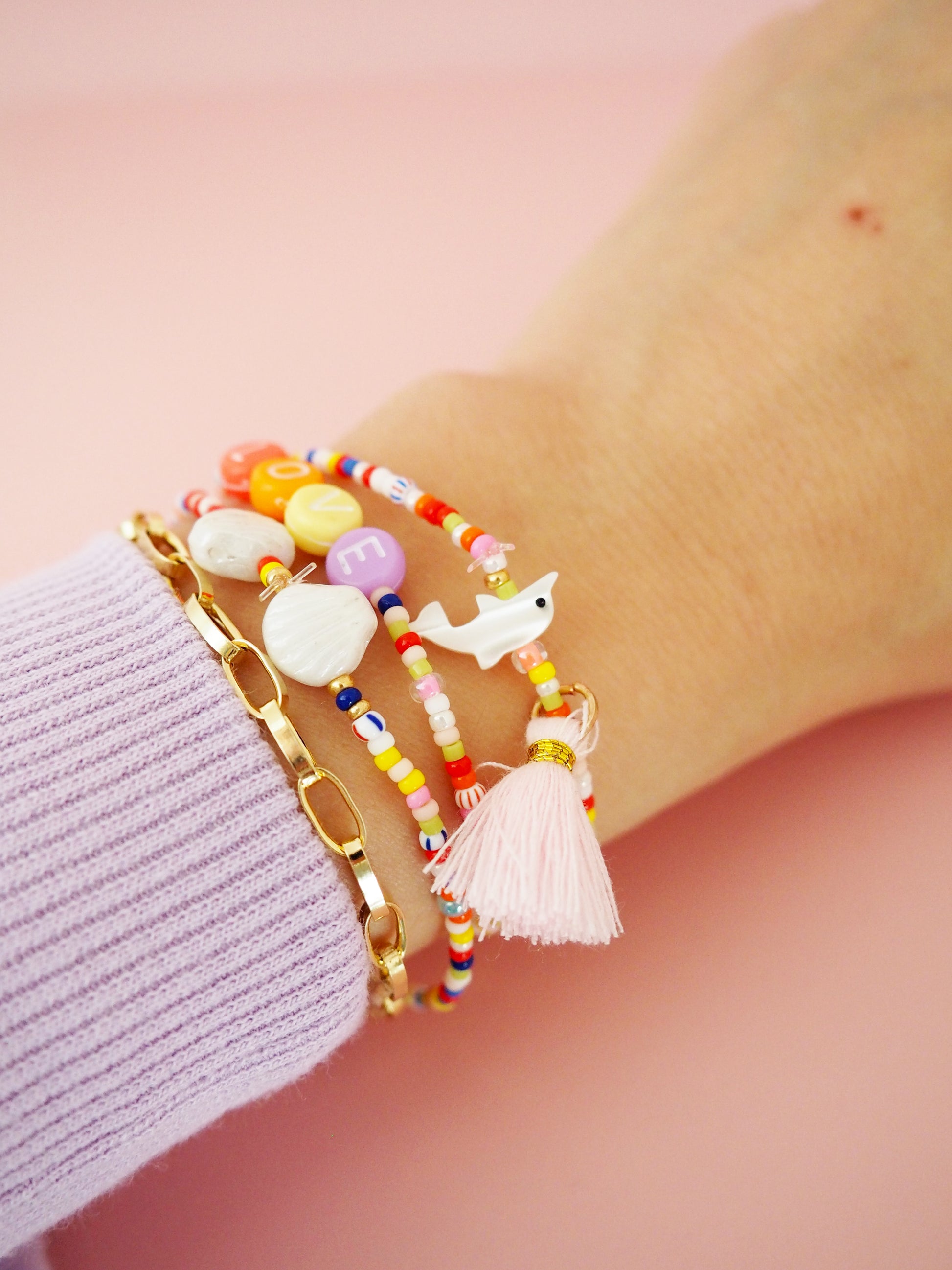 Handgefertigtes Glasperlen Armband Ibizastyle mit Quaste und Muscheln