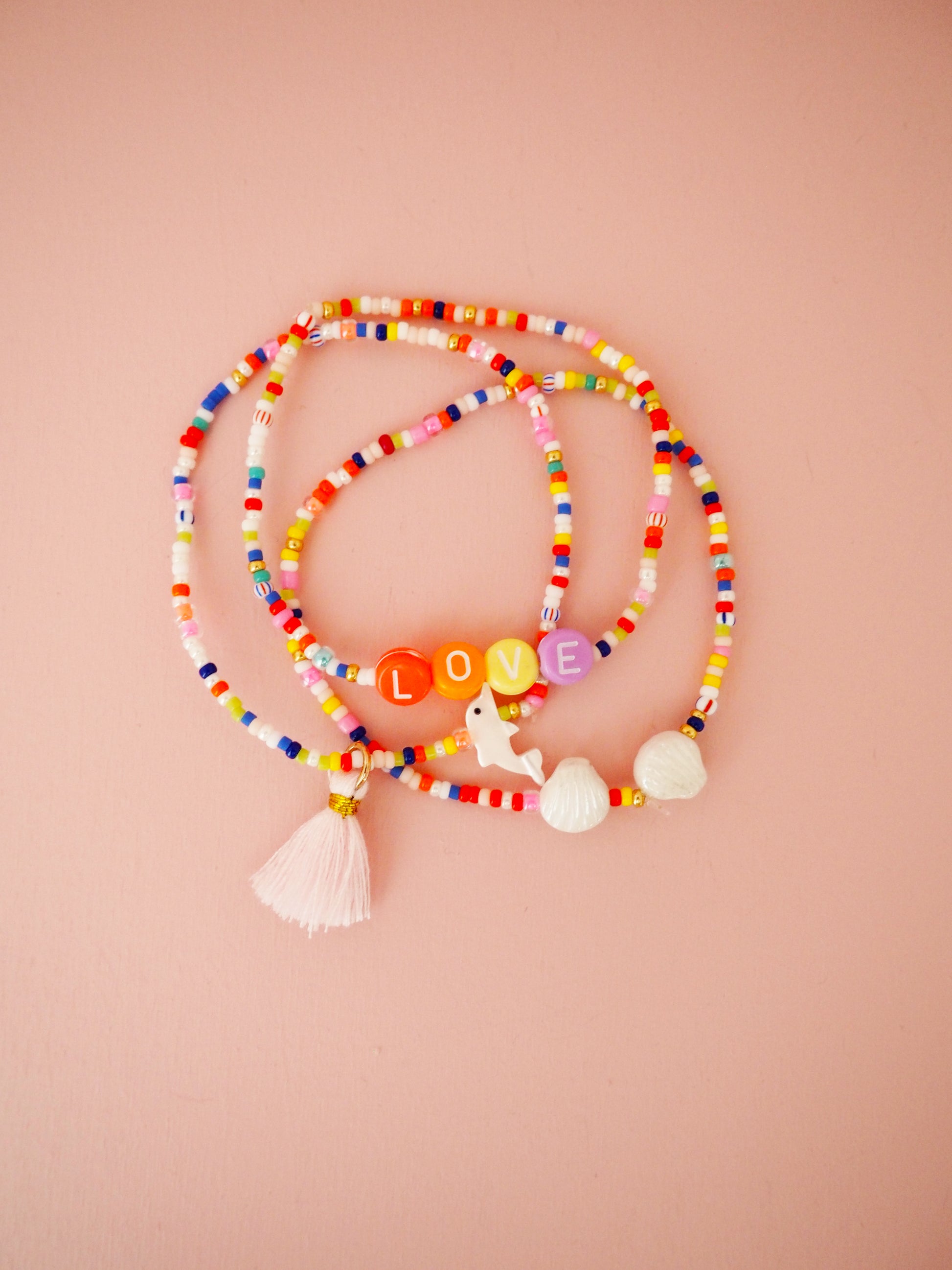 Glasperlen Armband Set Rainbow LOVE mit Muscheln und Delfin aus Perlmutt