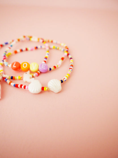 Rainbow, Buntes Glasperlen Armband mit Glasmuscheln und LOVE