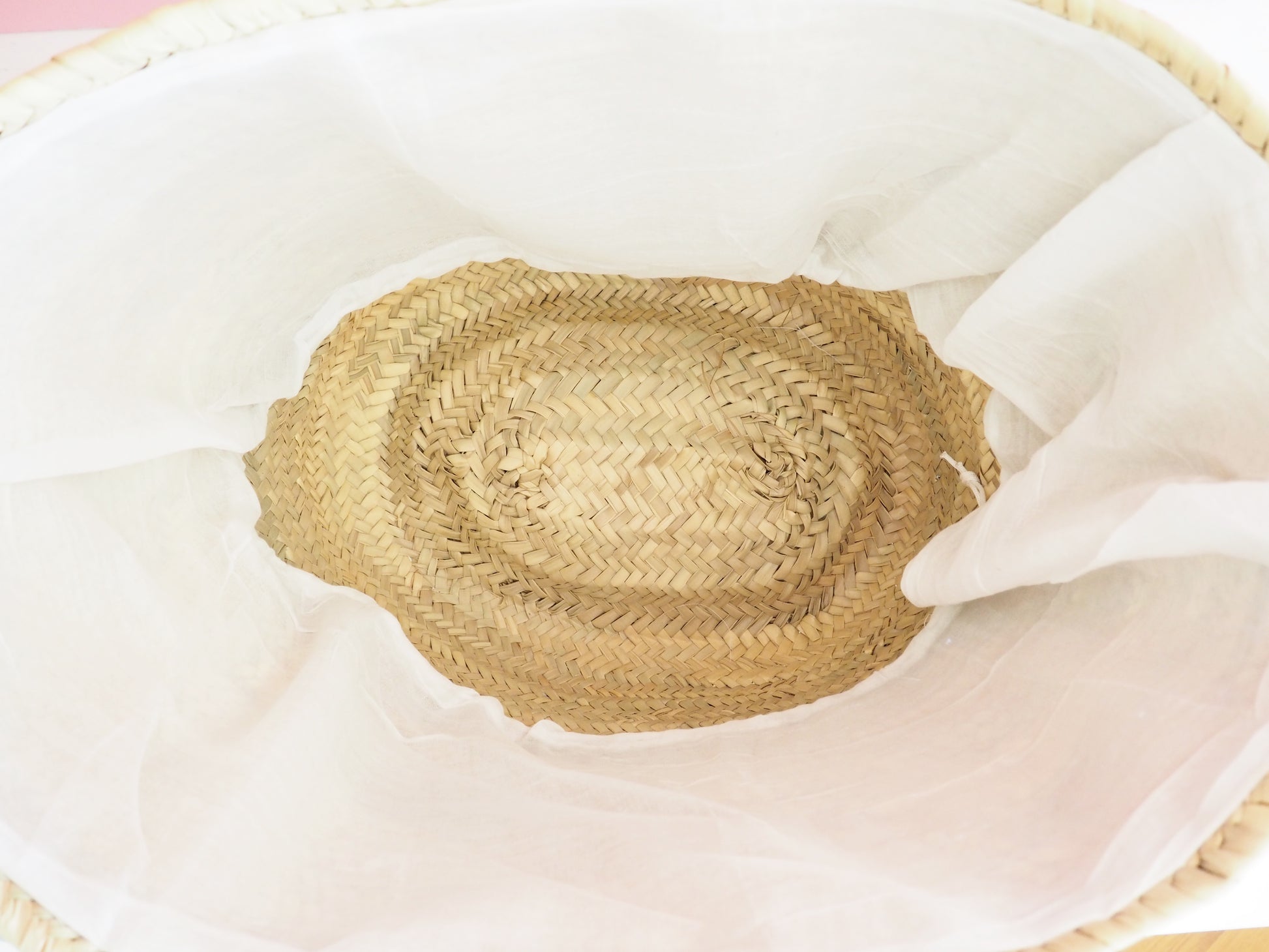 Korb Tasche von Innen mit Kordelzug Verschluss zum Schliessen
