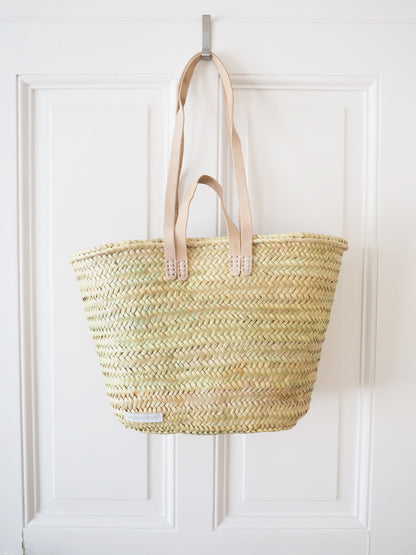 Korb Tasche im Boho Look Ibiza Stil mit hellen Lederhenkeln Kurz und Lang