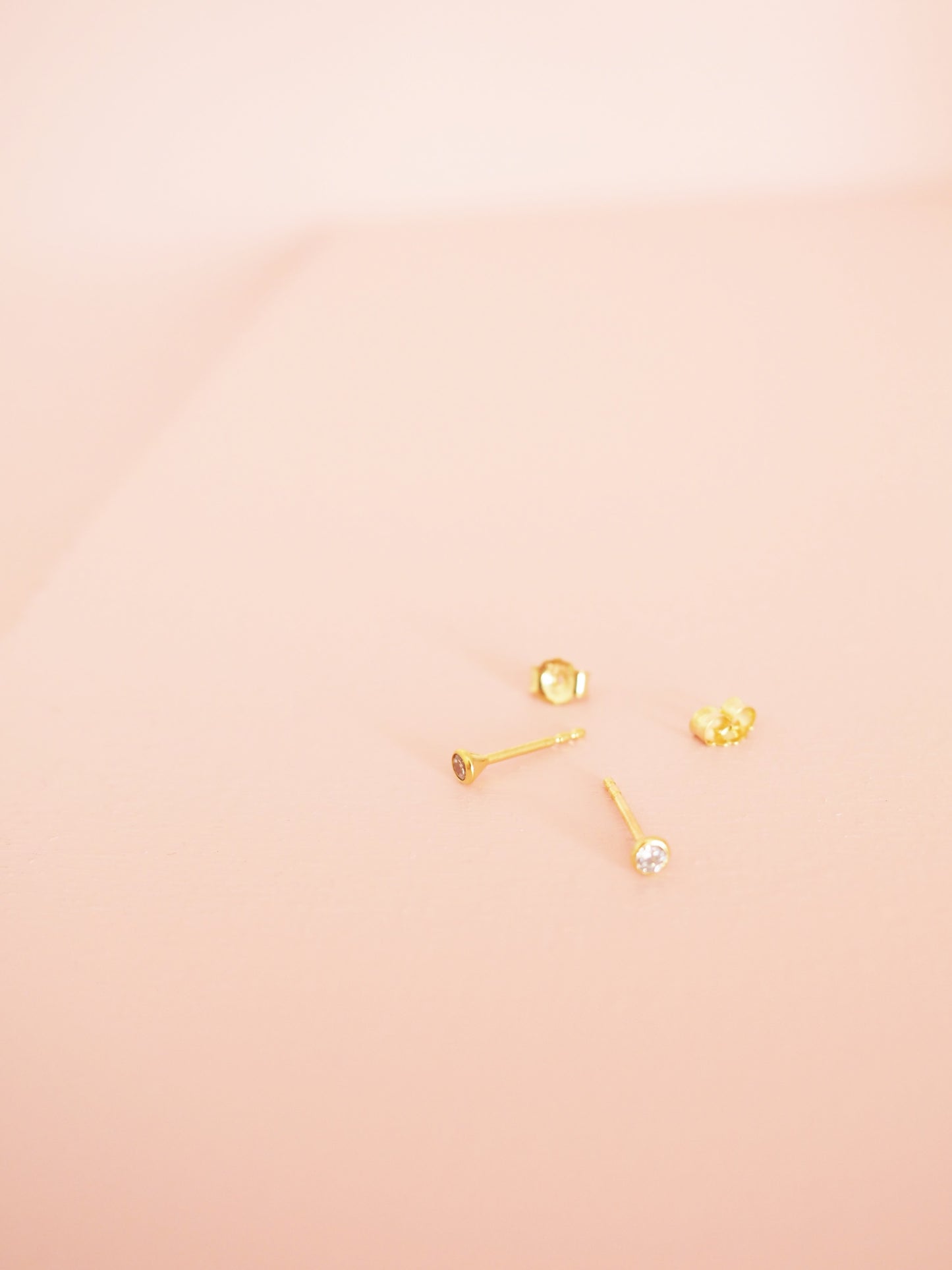 333 Gold Ohrstecker Minimalistisch mit Zirkonia